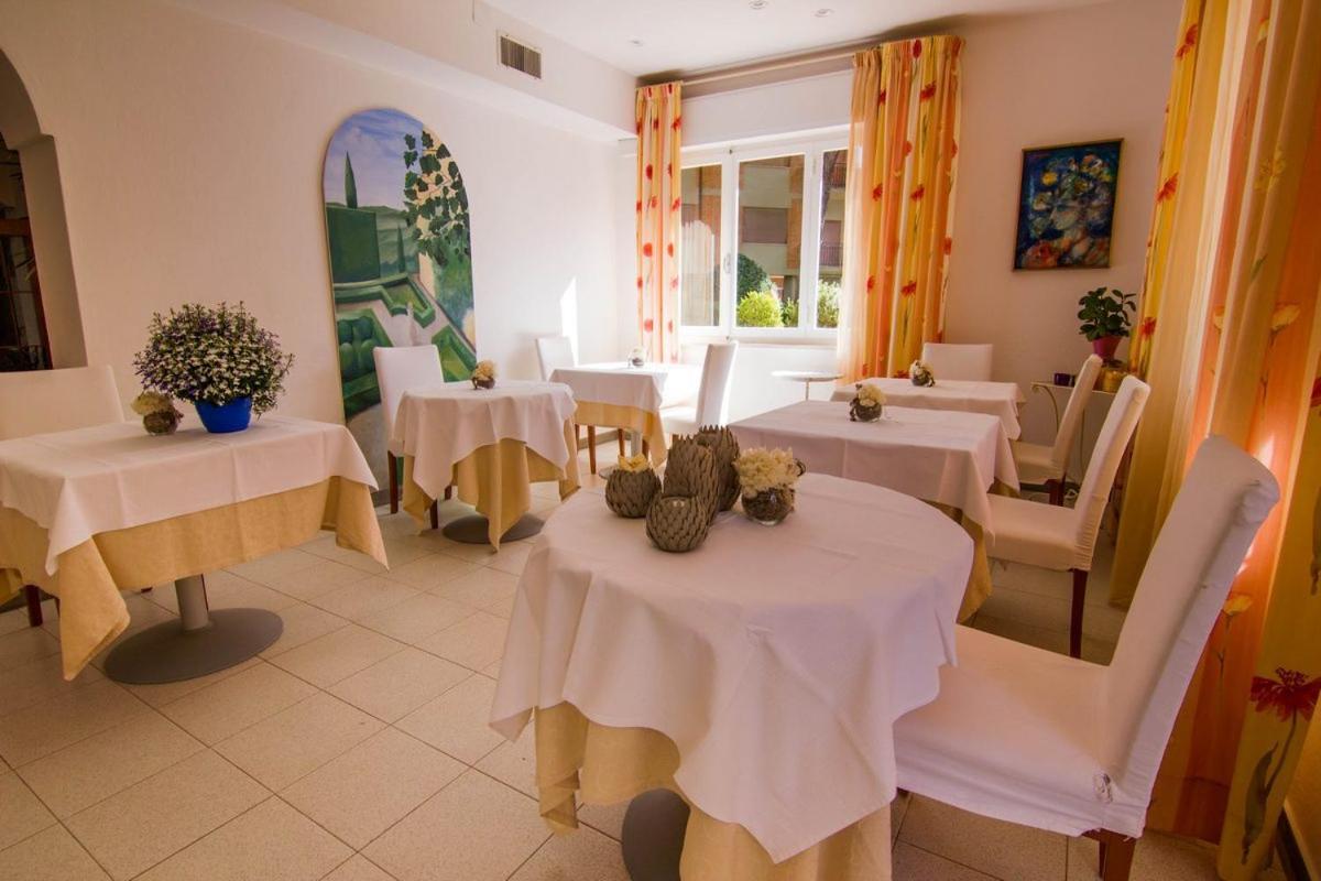 Hotel Mirella Castiglione della Pescaia Exteriör bild