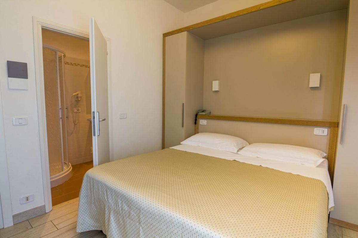 Hotel Mirella Castiglione della Pescaia Rum bild