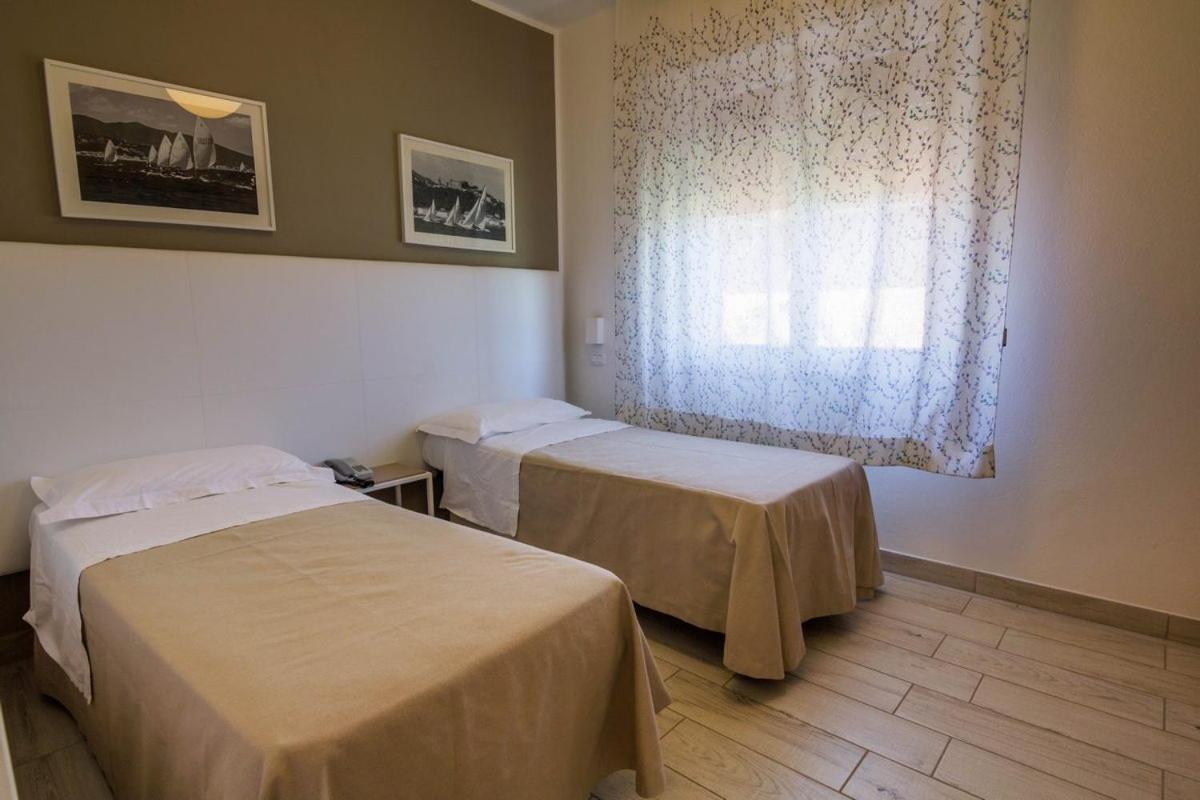 Hotel Mirella Castiglione della Pescaia Exteriör bild